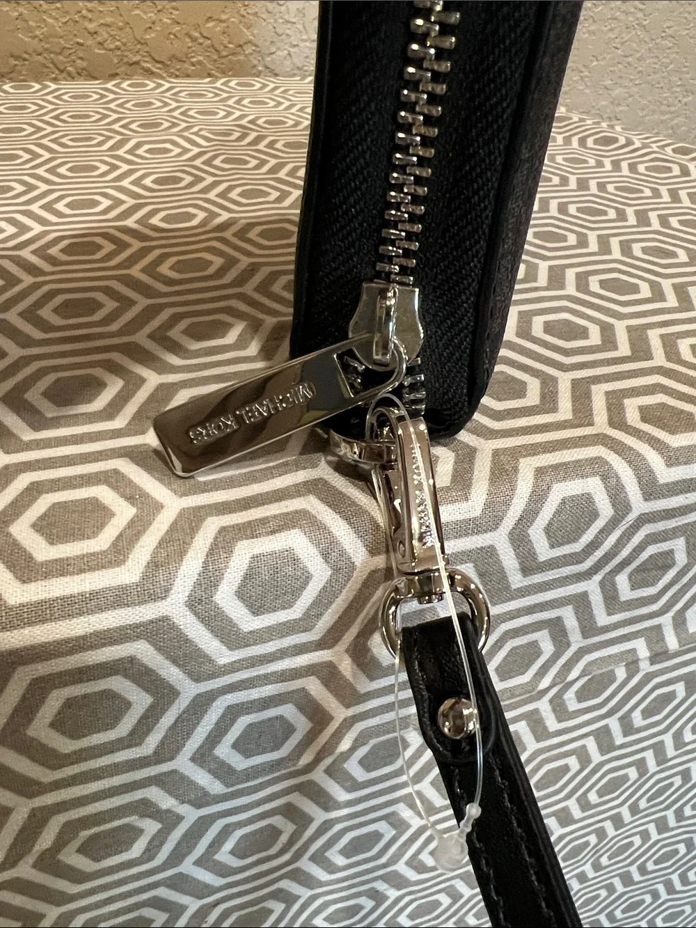 MICHAEL Michael Kors Black LG TRVL continental wallet with detachable strap